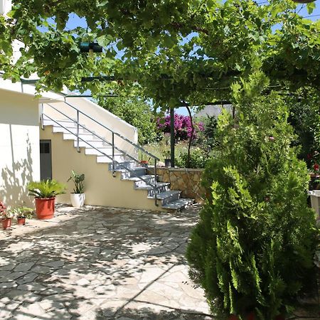 La Casa Di Nonna Apartment เคพาโร ภายนอก รูปภาพ